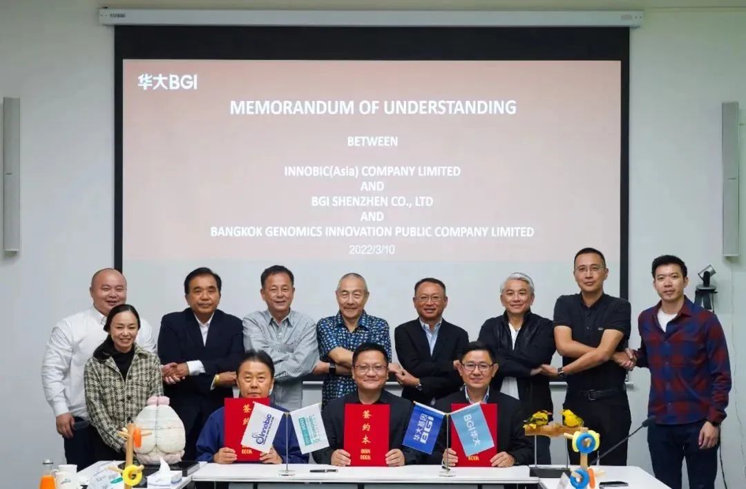 8汪建（后左四）、Nopporn Chuenklin（后左二）出席并见证签约.jpg