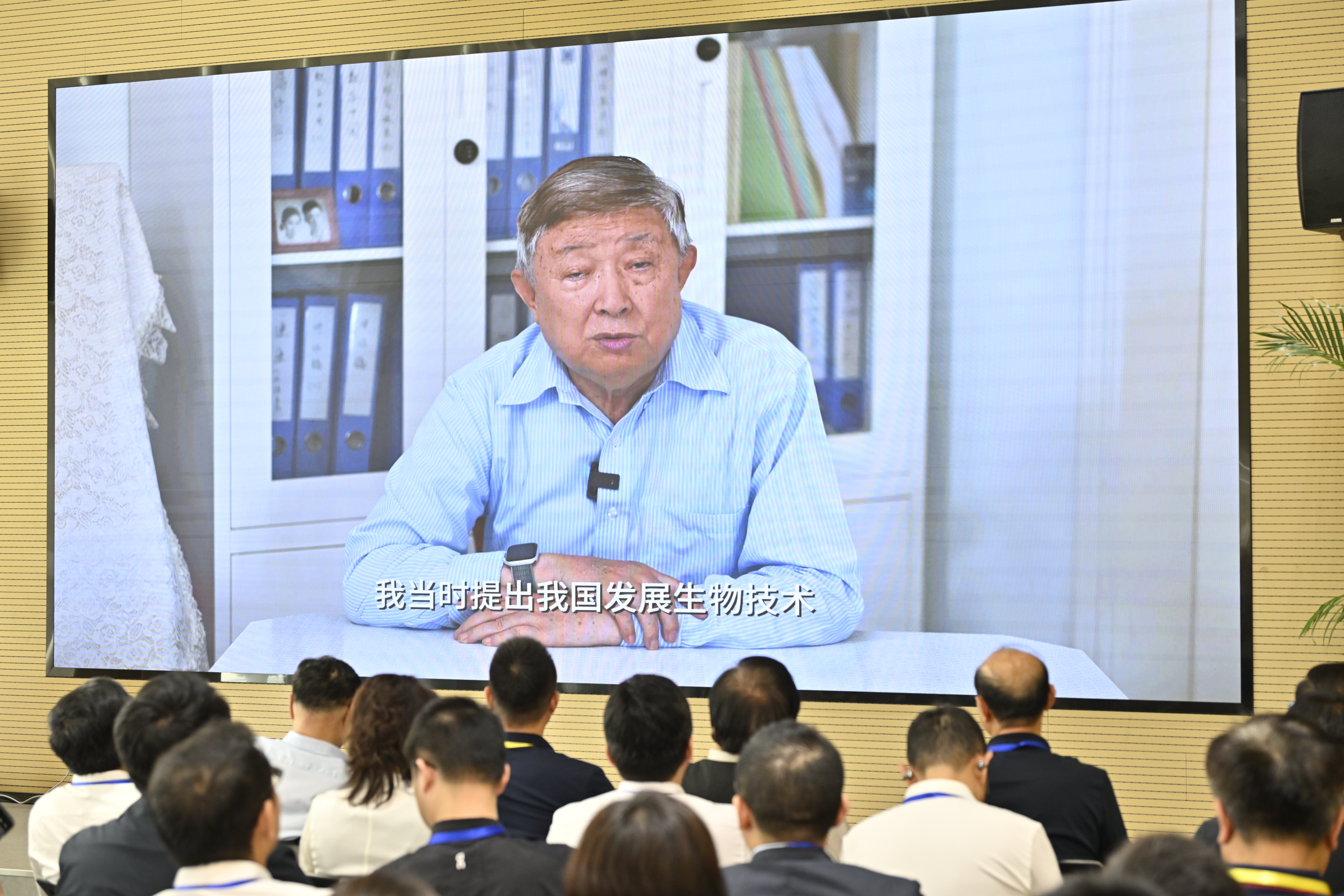 徐冠华.JPG